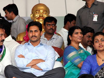 jagan,ysr congress,amarana nirahara diksha,tdp  జగన్‌ దీక్షా ఎందుకో అర్థంకాని పరిస్థితి..!